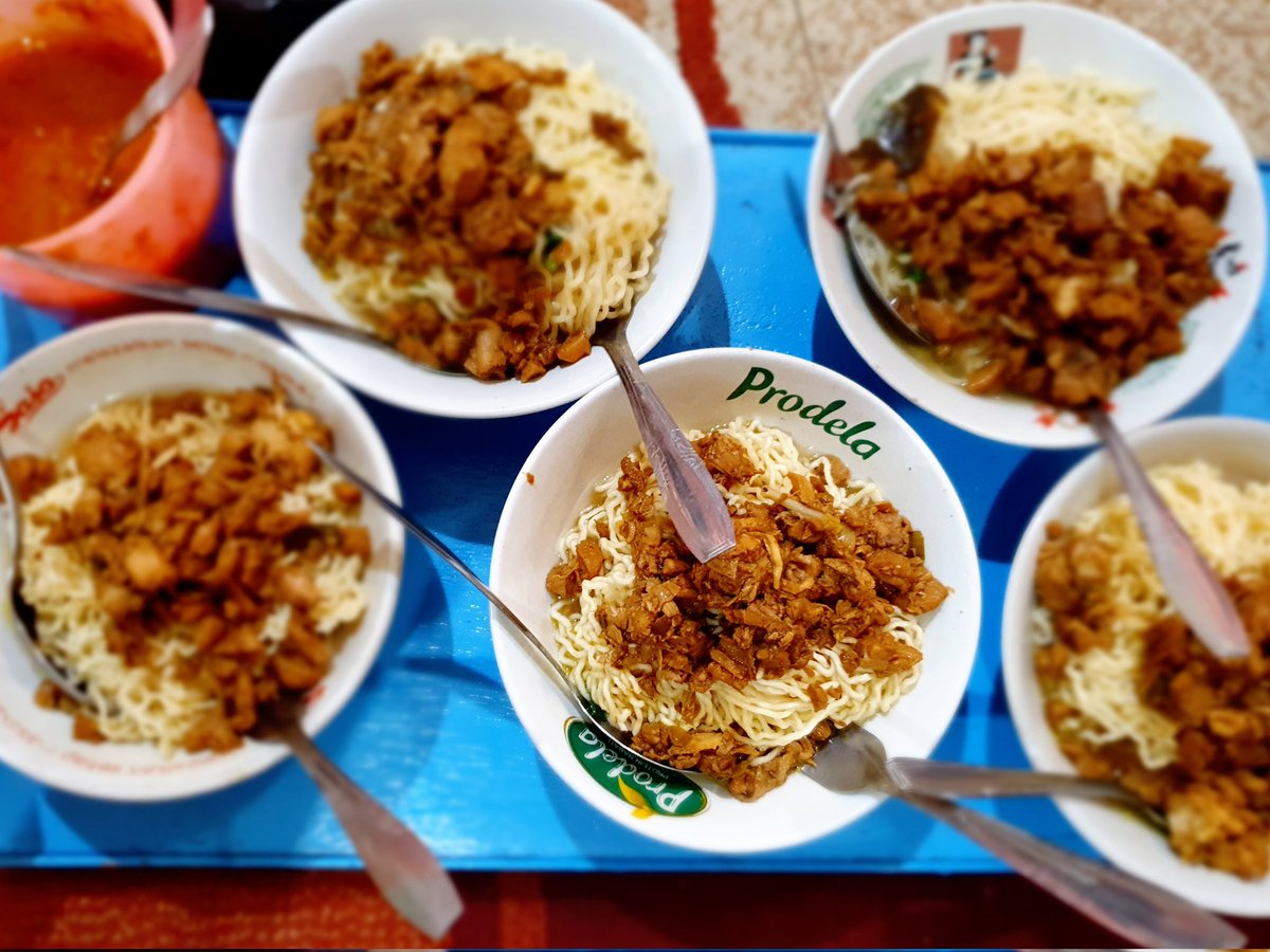 Alhamdulillah, laris manis.

Mohon maaf lahir dan batin semuanya ya.

Lagi repot bener, ampe gak sempet WA satu2.