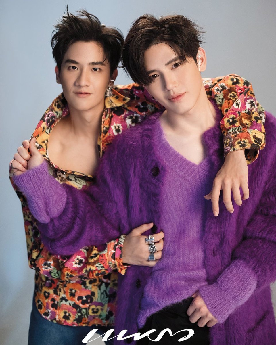 marriadotcom's tweet photo. Mga mahal ko sa buhay 😭💙
Newwiee Inn friendship goals hehehe 😂 
#PraewXTayNew #PraewXInnJob
#Newwiee #Tawan_V #Inpitar #jobbiijob
#innjobnewseries #TayNew #InnJob https://t.co/9AcA7SzTpH