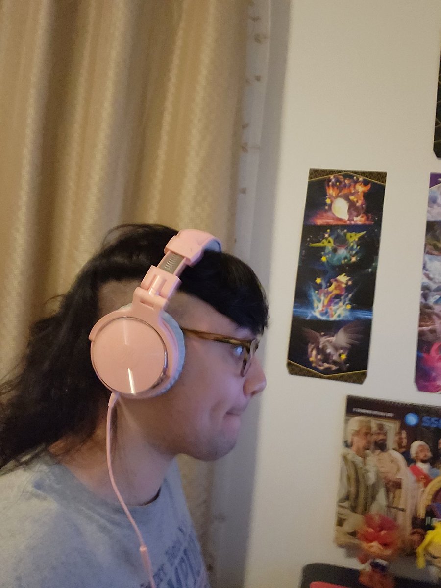sabrrrroso's tweet photo. captain obi told me if i'm going to listen to @sanbenito's new album, i should throw up the corna for an explosively hellish sound on my brand new @OneOdio_ Pro-10's! #ad #sponsored #unveranosinti #odiophile #enennoshouboutai #devilsfootprints #souleater https://t.co/Zl1QL9qi69