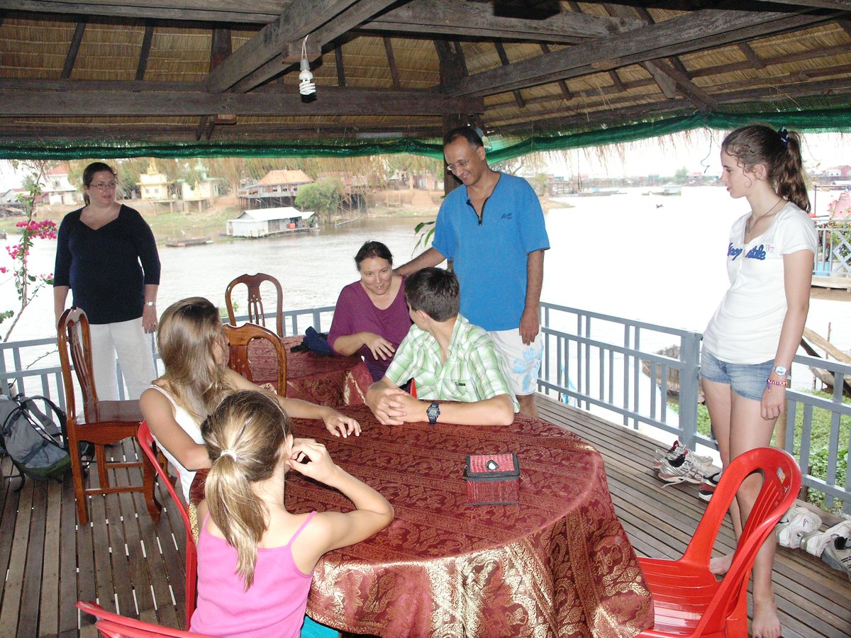 hiddencambodia's tweet photo. Lunch in the small fishing village of Khmpong Kheng, Siem Reap province. From catching to prep. #ruralkitchen #lakecommiunity #onlesap. #holidaycambodia #familyholiday #stilted https://t.co/zpueTkkIDE