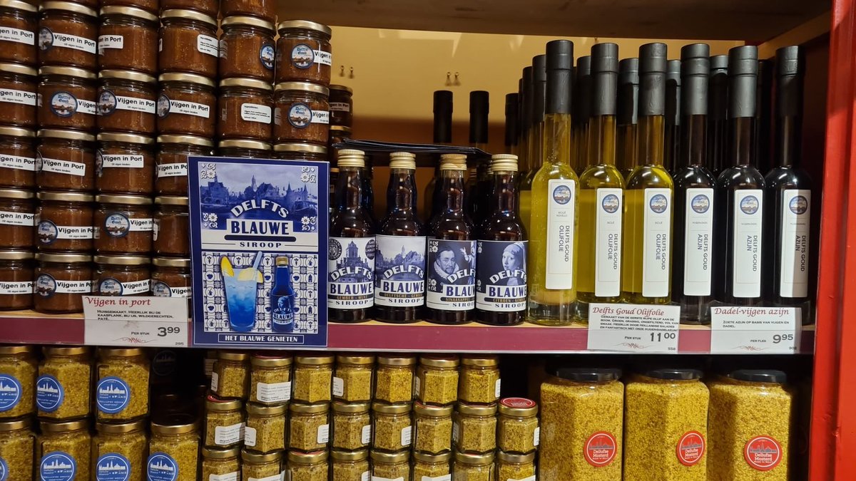 dool_sandra's tweet photo. Ook op zoek naar een #uniek #souvenir voor in je #winkel of lekker #drankje in een #delftsblauwe kleur #zondergeurkleurensmaakstoffen #lekkers met een #verhaal? #delftsblauwesiroop #delftsblauwelikorette alle #ingrediënten hebben een #link naar #delft. https://t.co/v3Dbh91J36 https://t.co/Uh1cOsotLz