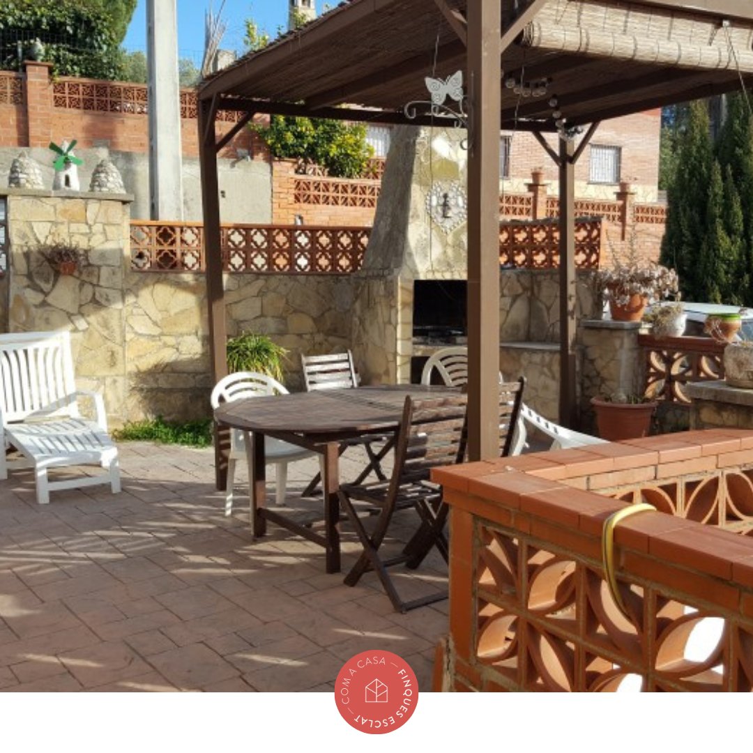 Fesclat's tweet photo. Busques una casa que sigui còmoda, sense reformar i en una zona tranquil·la? 🌿
Aquesta és la teva oportunitat, està situada entre Gelida i Sant Llorenç d'Hortons! 😍
A 40 minuts de Barcelona!📍

PREU: 241.000 € (ref. 539) https://t.co/M8CdWwGoSm