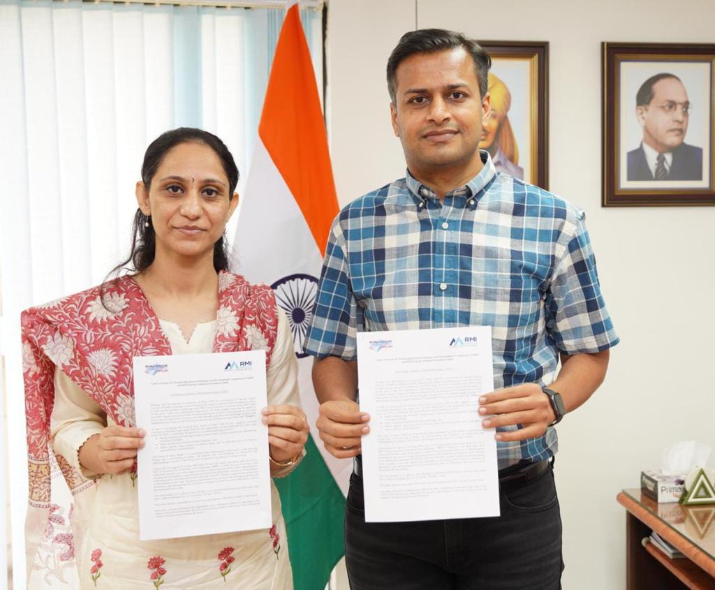 DDC_Delhi's tweet photo. @DDC_Delhi is proud to partner with @rmi_india to accelerate adoption of #renewableenergy solutions in #Delhi
The partnership will support the development of Delhi's new #SolarPolicy with focus on making Delhi the leading state in Rooftop #Solar (RTS) adoption https://t.co/zPVHD5JG9s