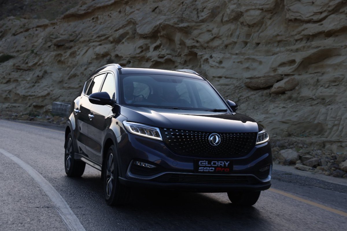 AbdullahQamarr's tweet photo. We have a SUV in our garage that is really good, reliable and comfortable but Glory 580 Pro is an extremely luxury vehicle. Glory 580 pro is value to money. When it comes to fuel consumption, Glory 580 pro is much better comparatively. 

#NaeDorKoGalayLagao | #DFSKPakistan https://t.co/X20G36XR0U