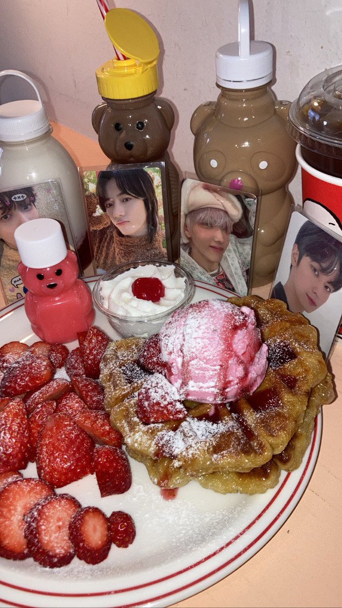 lovemyccat's tweet photo. 📍연남 오랑지

음료랑 와플 다 맛있고 사장님 너무 친절하신,,♡♥ 처음 가봤는데 무조건 다시 갈 카페 💗

#맛있겠짛_주연앟
#이주연_난늘배고파_베베 https://t.co/MlQ1tZAA9r