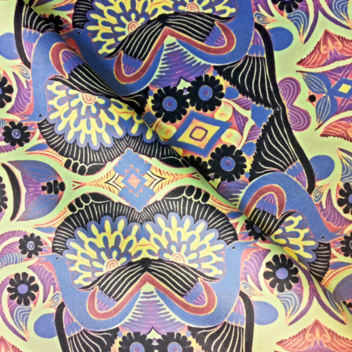prinfab's tweet photo. β This stunning print design is bursting with colour and texture! The unique combination of motifs works beautifully in this seamless pattern repeat. Thank you Louise for letting us share a photo of your design on our Soft Velvet 280gsm. β¨
#patternandprint #contemporarydesign https://t.co/AL0S56RAMB