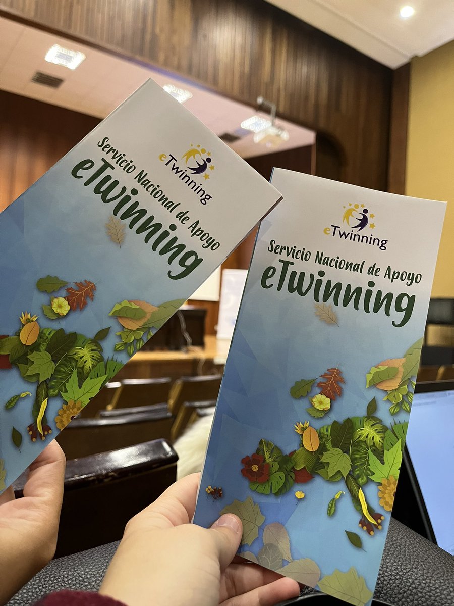 ClauudiaUSC's tweet photo. Xornada de presentación Etwinning na facultade de Ciencias da Educación #TIC #InfantilUSC @laudc_3 @saariitta12 @CarlaFerreroEd https://t.co/Q6t33HfZo6