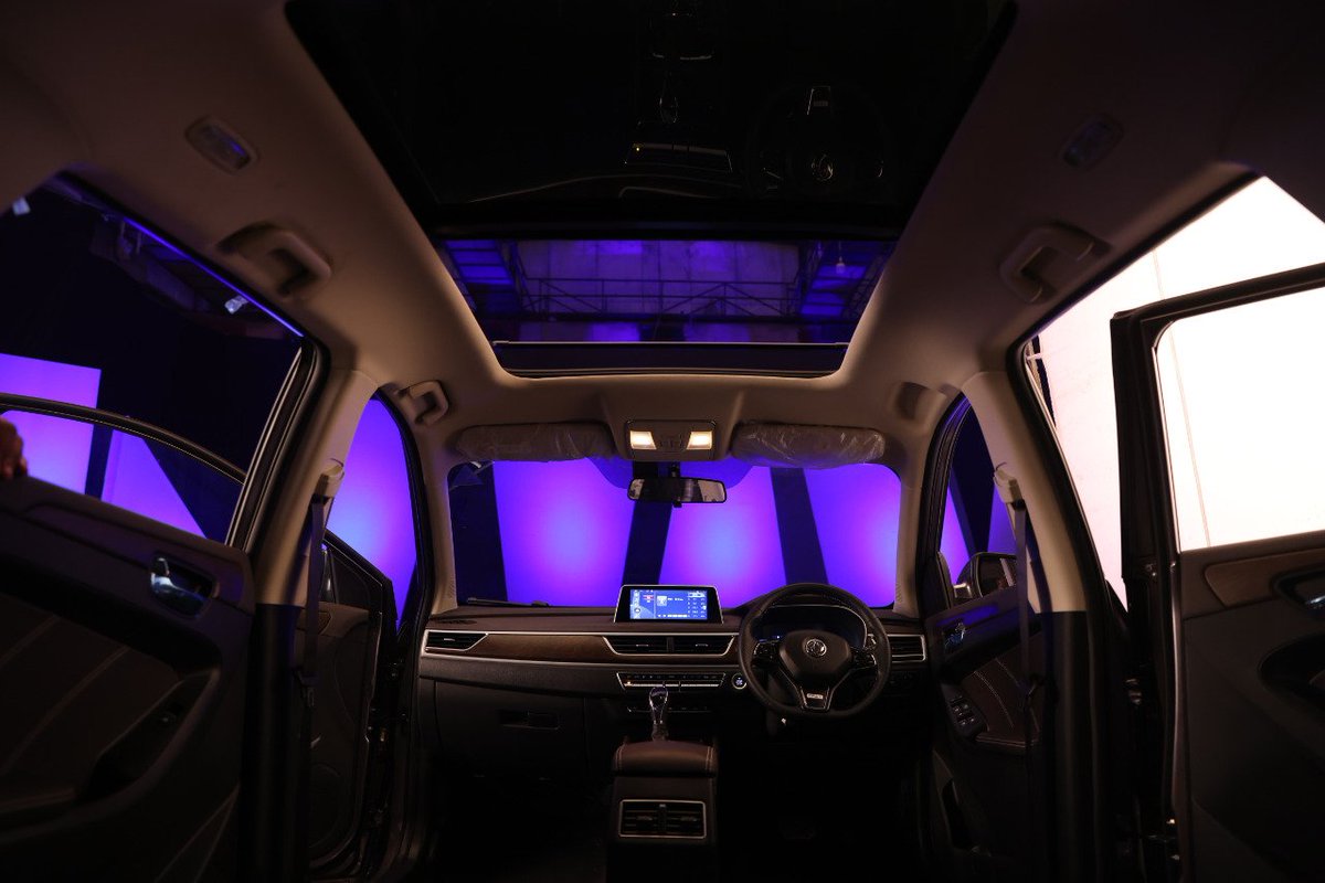 M_Qasim_Ali_'s tweet photo. DFSK Pakistan is offering the Glory 580 Pro with great features and a smooth drive. A 7 seater car with GPS Floating HD touch Screen. It's time to explore new avenues with Glory 580 Pro.
#NaeDorKoGalayLagao 
#DFSKPakistan https://t.co/3AecmPIWD0