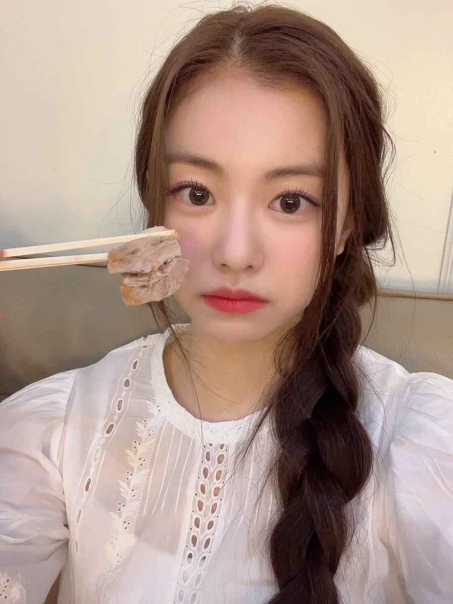 hanyeoreums's tweet photo. @ShopeeSG @le_sserafim GARAM ❤️❤️ https://t.co/hbh86ecOlR