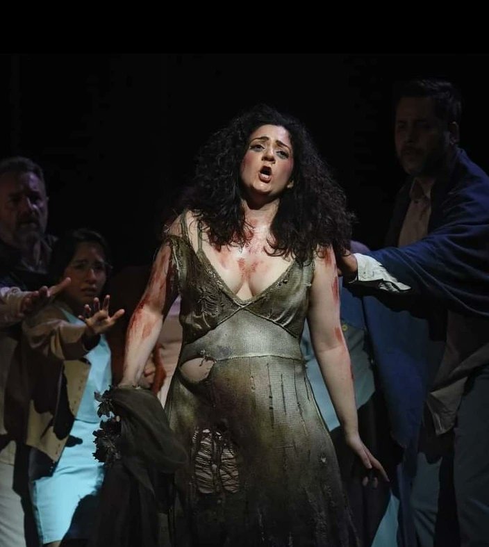 MariaMiroM's tweet photo. Feliz de volver a ponerme en la piel de Laurencia de la Ópera Fuenteovejuna de @jorgemunizmusic que estrenamos en @operaoviedo en 2018! Y de debutar en @OperadeTenerife !! 🥰 @SantiagoSerrate #migueldelarco @PacoAzorin #equipazo #todosauna #operadetenerife #octubre2022 https://t.co/NOYcjLu6cr