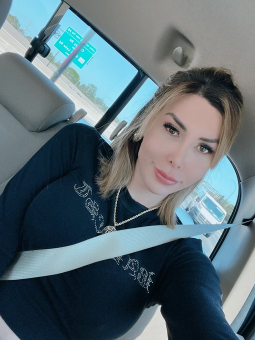 La due&ntilde;a de tus sue&ntilde;os https://t.co/qbdayTePFG<a href="/tag/miami"class="tags"><span>#miami</span></a>