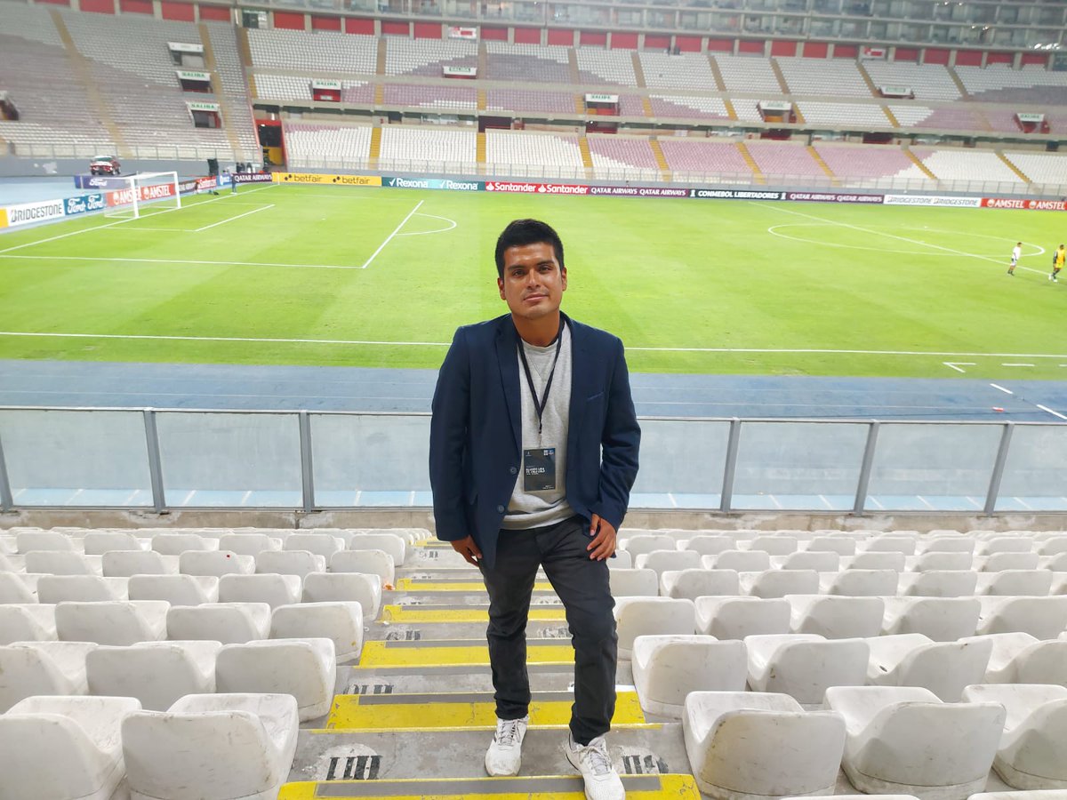ferluiscuadros's tweet photo. Una jornada más de #CopaLibertadores 
Esta vez en el @ClubALoficial vs. @ColoColo 
Grupo F 🎙️🏆
#EstadioNacional Lima 🏟️ https://t.co/BEmfmwoROD