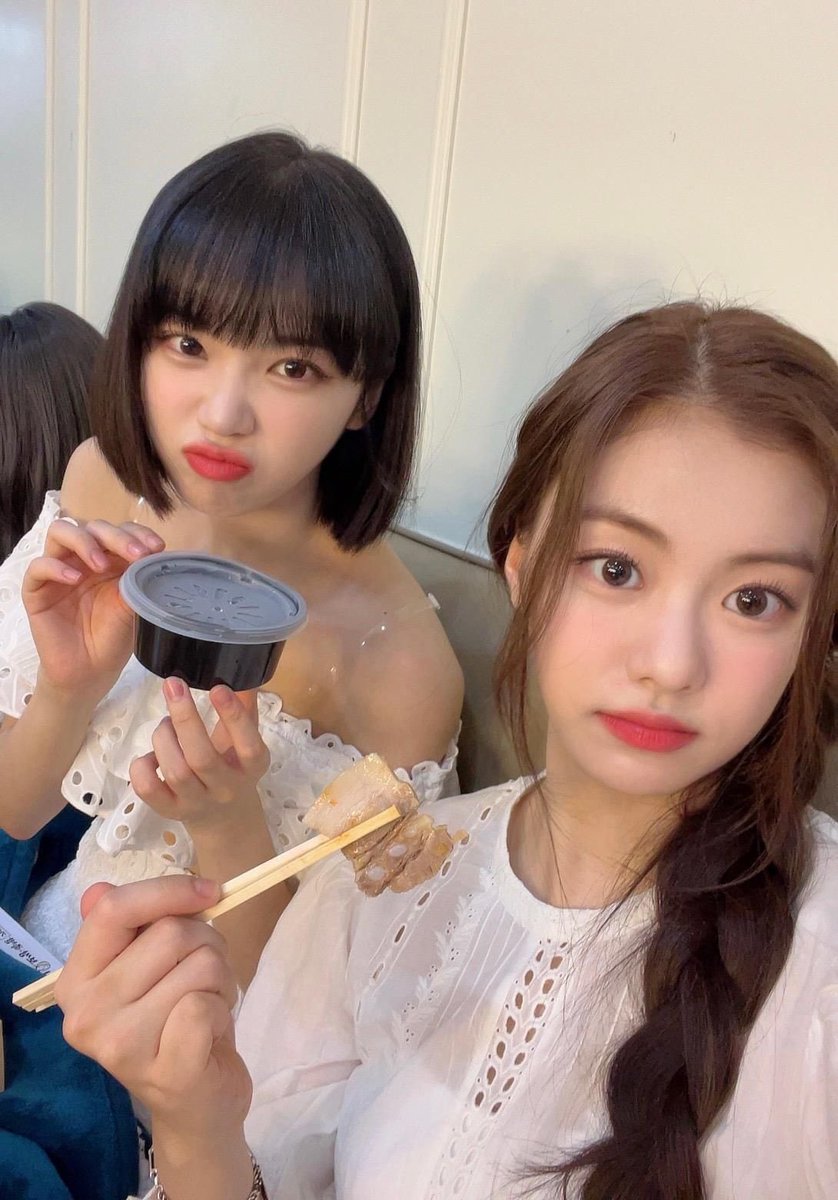 hanyeoreums's tweet photo. @ShopeeSG @le_sserafim garam chaewon!!! 🏎❤️ https://t.co/fintxXp2Vq