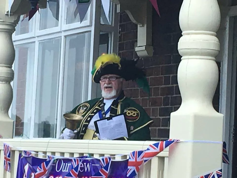 coop_finance's tweet photo. The residents of Caverswall, near Stoke on Trent, flocked to the Auctioneers Arms on 19 May 2018 to celebrate the reopening of their local pub, affectionately named The Knocks. 

#CommunityPub #Lending - Read how we helped here: https://t.co/TFYsTVK7u2 https://t.co/BS20PR9G9m