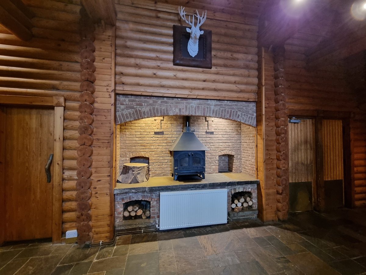 A beautiful addition to our Lakeside Restaurant 🌸🌳

 #restaurant #westyorkshire #dining  #tree