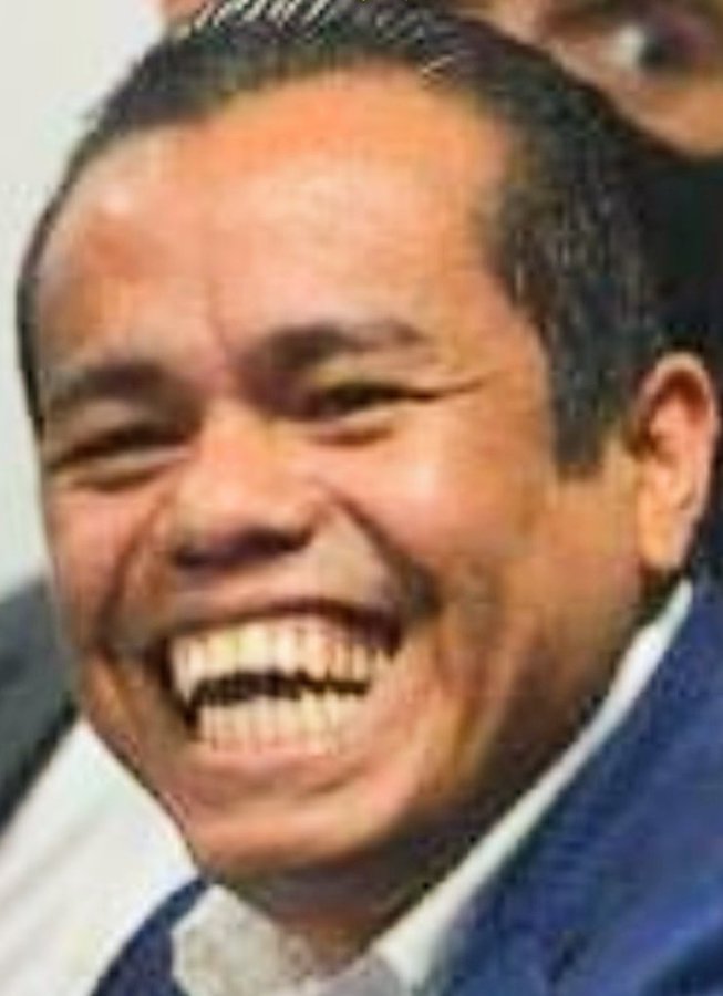 LeoncitaUmanzor's tweet photo. #SonrisaColgate .. El Zelaya ya no halla de donde robar, para evitar que El Salvador  caiga en impago .. jajaja .. Haciendo parche la hacienda .. Ah compinches los del Nayibabá !! 🤮🤣👎🏾✌️🏾 https://t.co/LHHl0CILAJ
