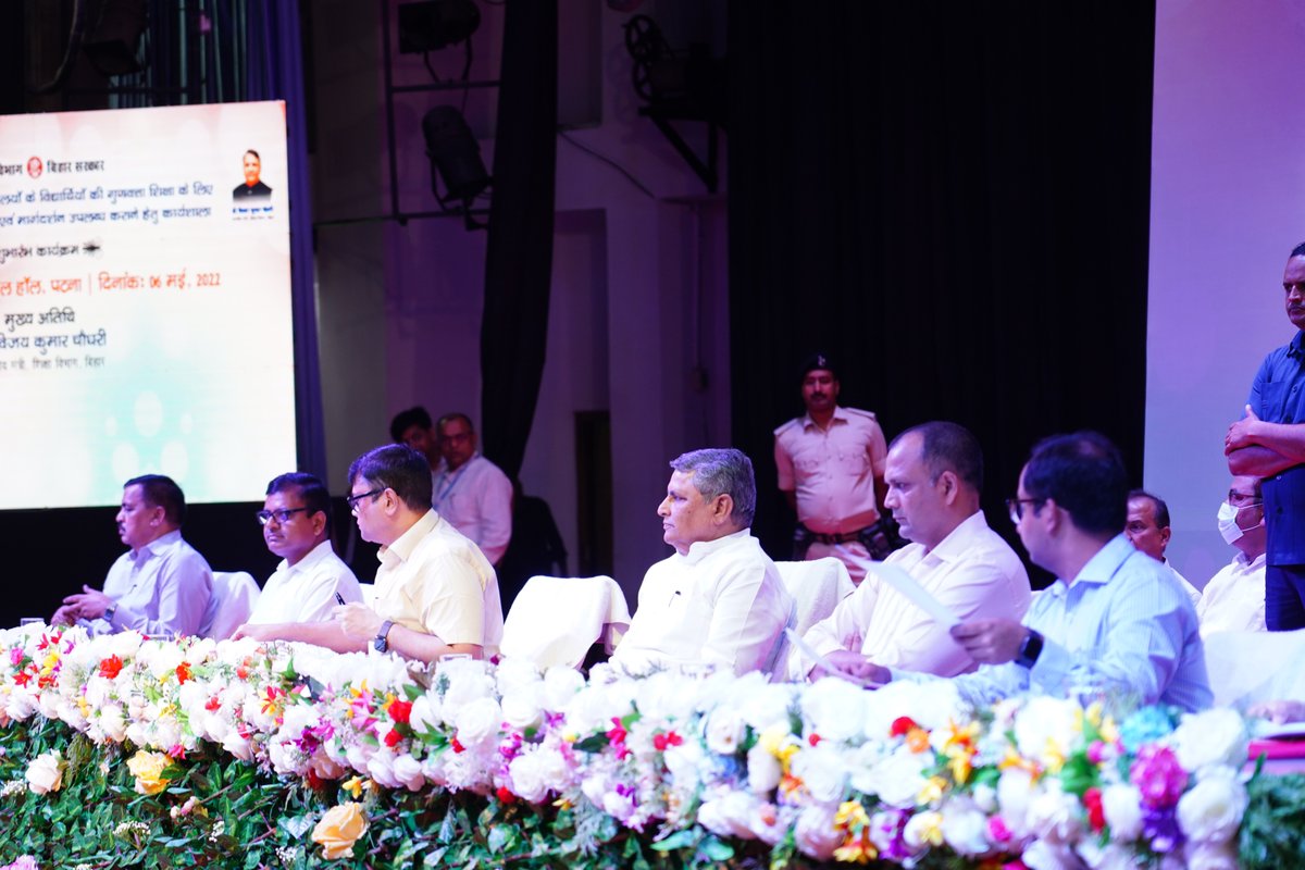 askfilo's tweet photo. Filo Founding team felicitates the eminent dignitaries of the event.
-
#AskFilo #FiloForBihar https://t.co/CeX4FrWxS0