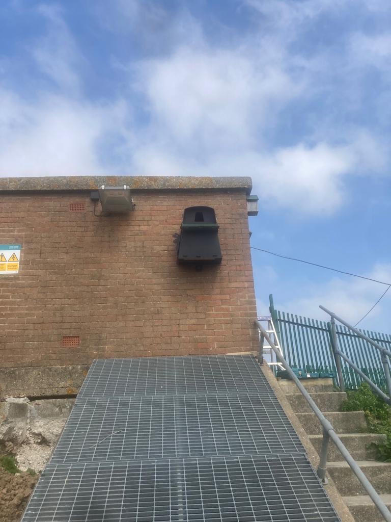 DeTom48's tweet photo. #BirdBox are being installed on our #PumpingStations around #Kent. @EnvAgencySE @ThanetCouncil @Kent_cc @KentWildlife https://t.co/MocqOU0DjQ