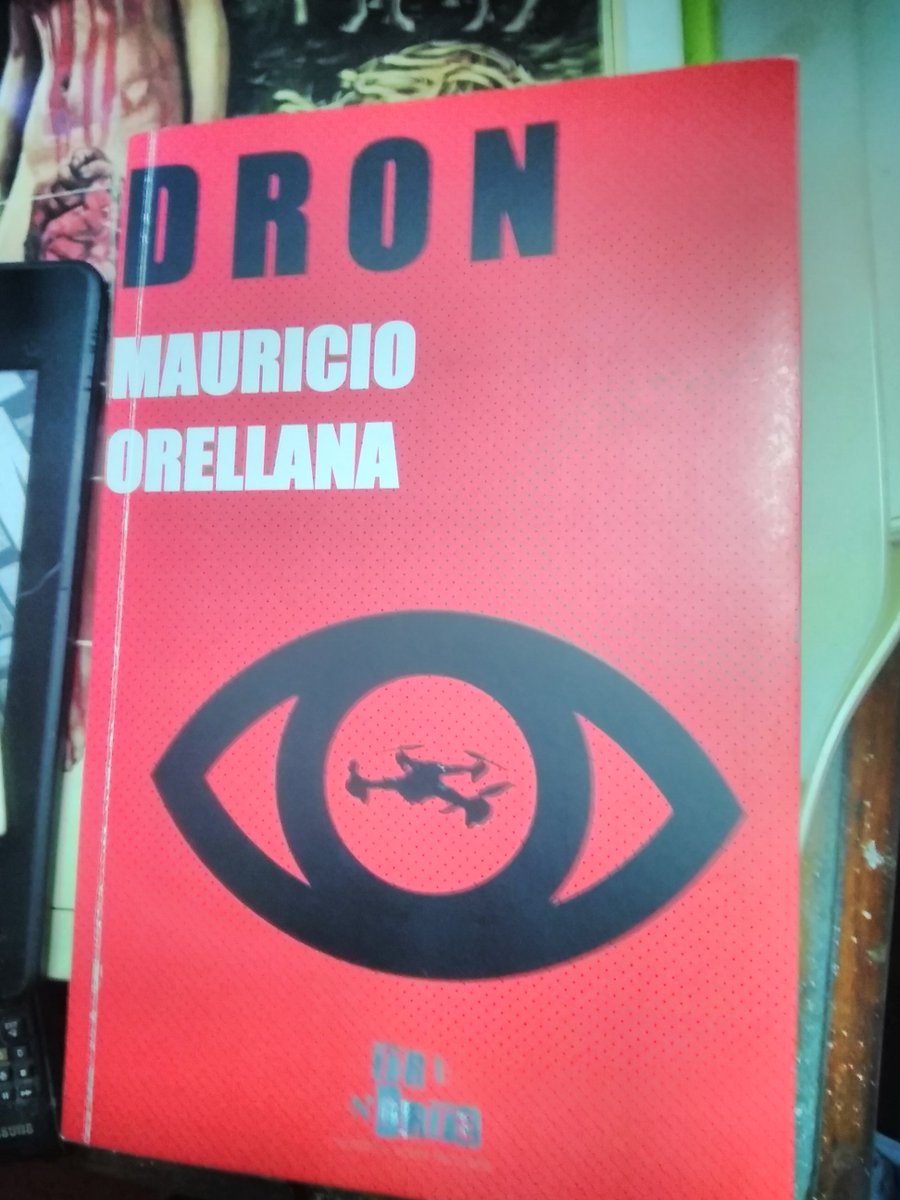 trichinobezoar's tweet photo. [26/53] #BooksNStuff

Ficción distópica. El individuo en contra de la burocracia estatal que intenta robarle su privacidad y su pensamiento independiente a través de los entretenimientos tecnológicos y la vigilancia panóptica. 206 págs. https://t.co/6zqmCksejg