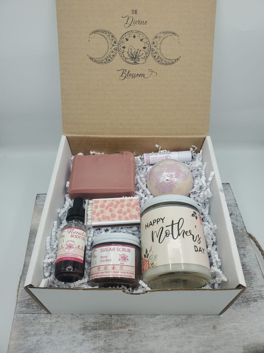 DivineBlossomCo's tweet photo. Last chance to get mother's day gifts shipped the same day if ordered before 4pm. All Santa Clarita resident get next day delivery free of charge with code: SANTACLARITA22 . We also have exclusive $30 wrapped gift boxes available for purchase at the Artistic Exchange https://t.co/joFOnW3N1u