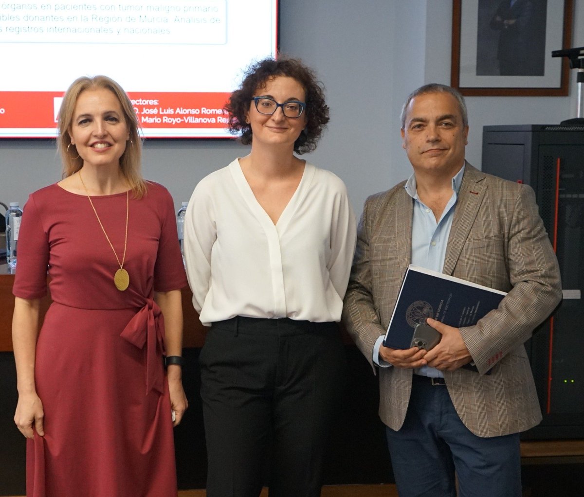 AreaUnoArrixaca's tweet photo. 🎓🏥El oncorradiólogo Juan Antonio Encarnación Navarro defiende su tesis “Donación de órganos en pacientes con tumor maligno cerebral: Posibles donantes en la Región de Murcia. Análisis de registros internacionales y nacionales”🧠 obteniendo sobresaliente cum laude #Area1Arrixaca https://t.co/vvwdwlC0ky