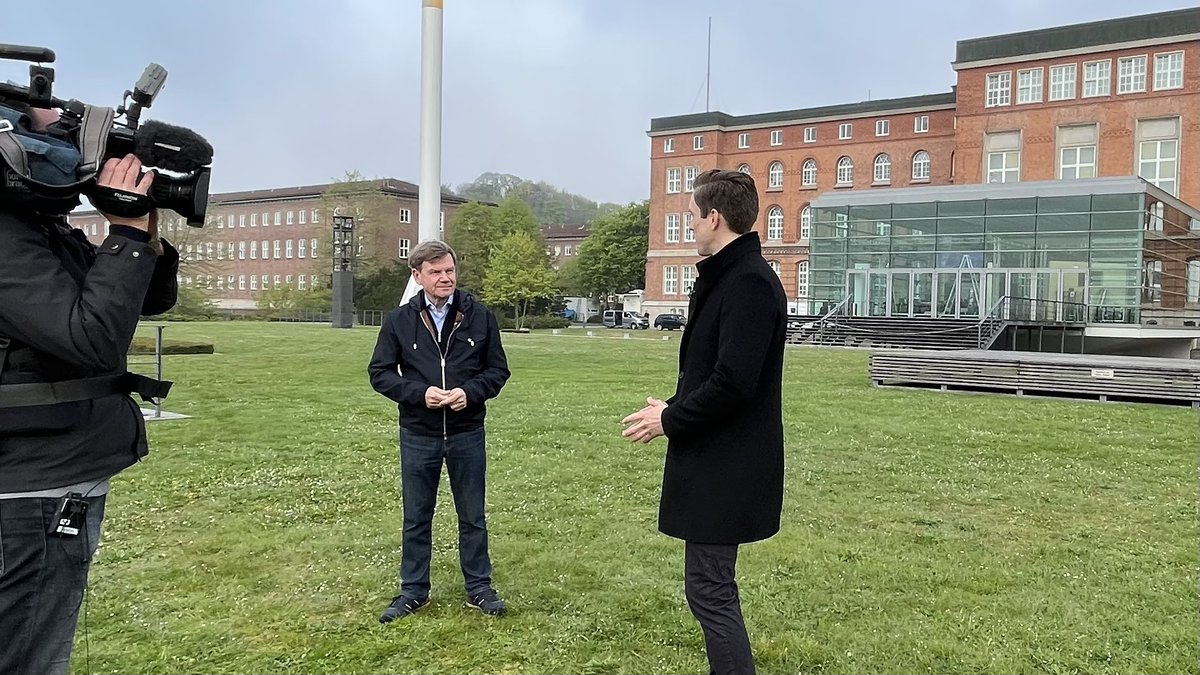 JoWadephul's tweet image. .@ntvde: Das war mannschaftsdienliches Spiel von @_FriedrichMerz. @cducsubt stellt Gemeinsamkeit in der Außen- und Sicherheitspolitik voran. #Ukraine #Frühstart