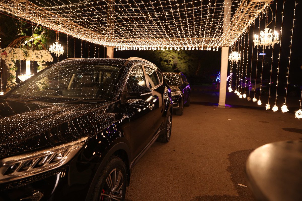 Babeekh07's tweet photo. With its advanced and sophisticated features with greater control for a simpler, safer, and more enjoyable drive, the Glory 580 Pro has set itself apart in the Pakistani car industry.
#NarDorKoGalayLagao

#DFSKPakistan https://t.co/AY1Y0cQwE5