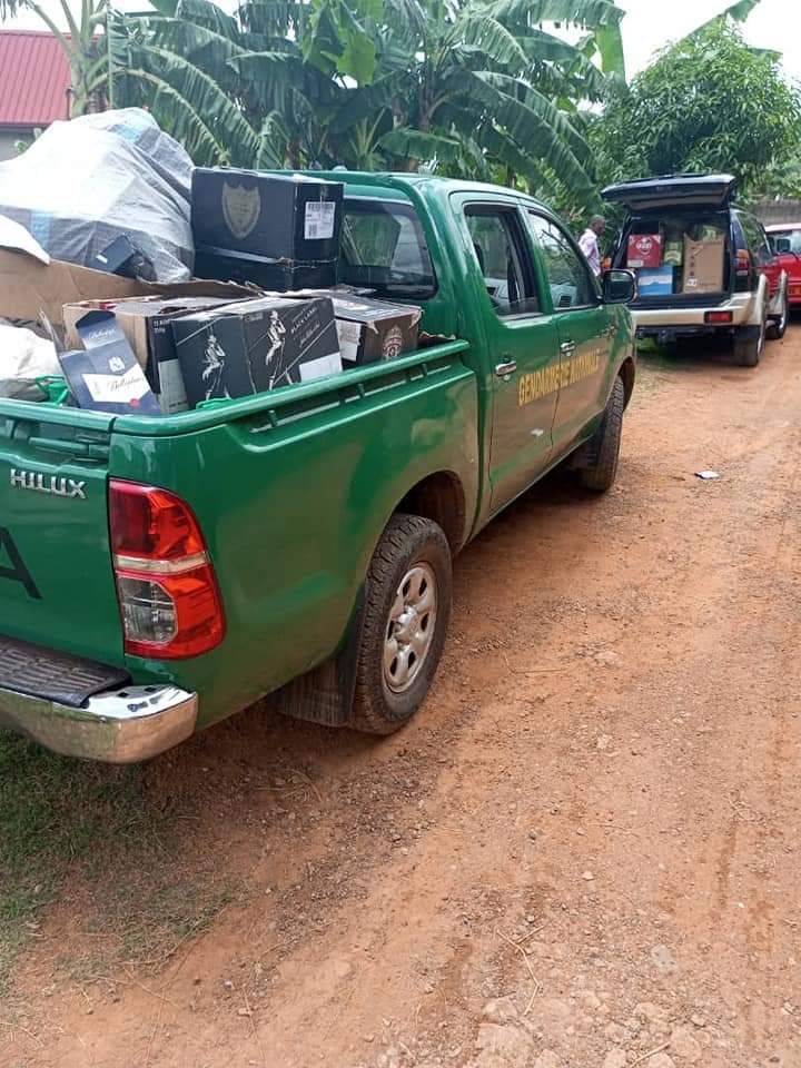 alain_manzda's tweet photo. Du whisky en toc !
L'unité de production du faux #whisky au quartier #Simbock à #Yaoundé a été démantelé, hier 5 mai 2022, par la #gendarmerienationale du #Cameroon. On y voit du faux #BlackLabel et d'autres encore ! https://t.co/U7kDWQfqrt