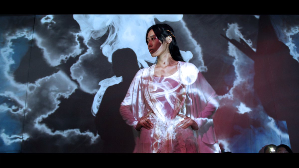 ArtlabEc's tweet photo. [ Hit The Beat ] Movie Visual Design

#movie #film #props #visualdesign #fashionshow #hitthebeat #dance #frumming #projection #mist #clouds #projectionart #stagedesign #art #design #theaterdesign #projectmapping #電影 #幕後 #投影 #藝術 #設計 #場景設計 #走秀 #霧 #雲 https://t.co/5pAzI5e07f