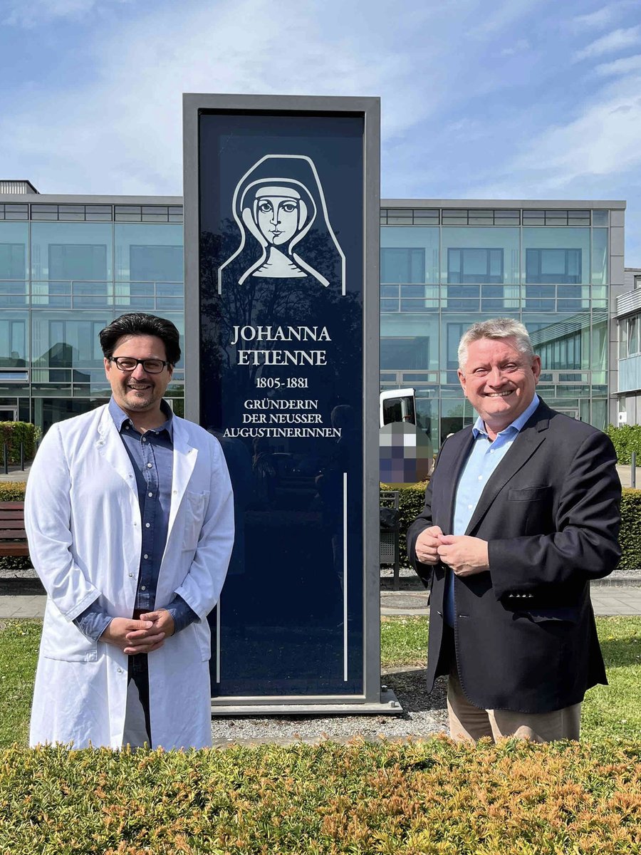 Es war mir eine Freude und Ehre, dass ich gestern unseren ehemaligen Bundesgesundheitsminister Herrn Gröhe empfangen durfte! Der Austausch war eine echte Bereicherung, sowohl zum Thema Gesundheitswesen als auch zu anderen aktuellen Themen. <a href="/groehe/">Hermann Gröhe</a> <a href="/StadtNeuss/">Stadt Neuss</a> <a href="/rheinkreisneuss/">Rhein-Kreis Neuss</a>