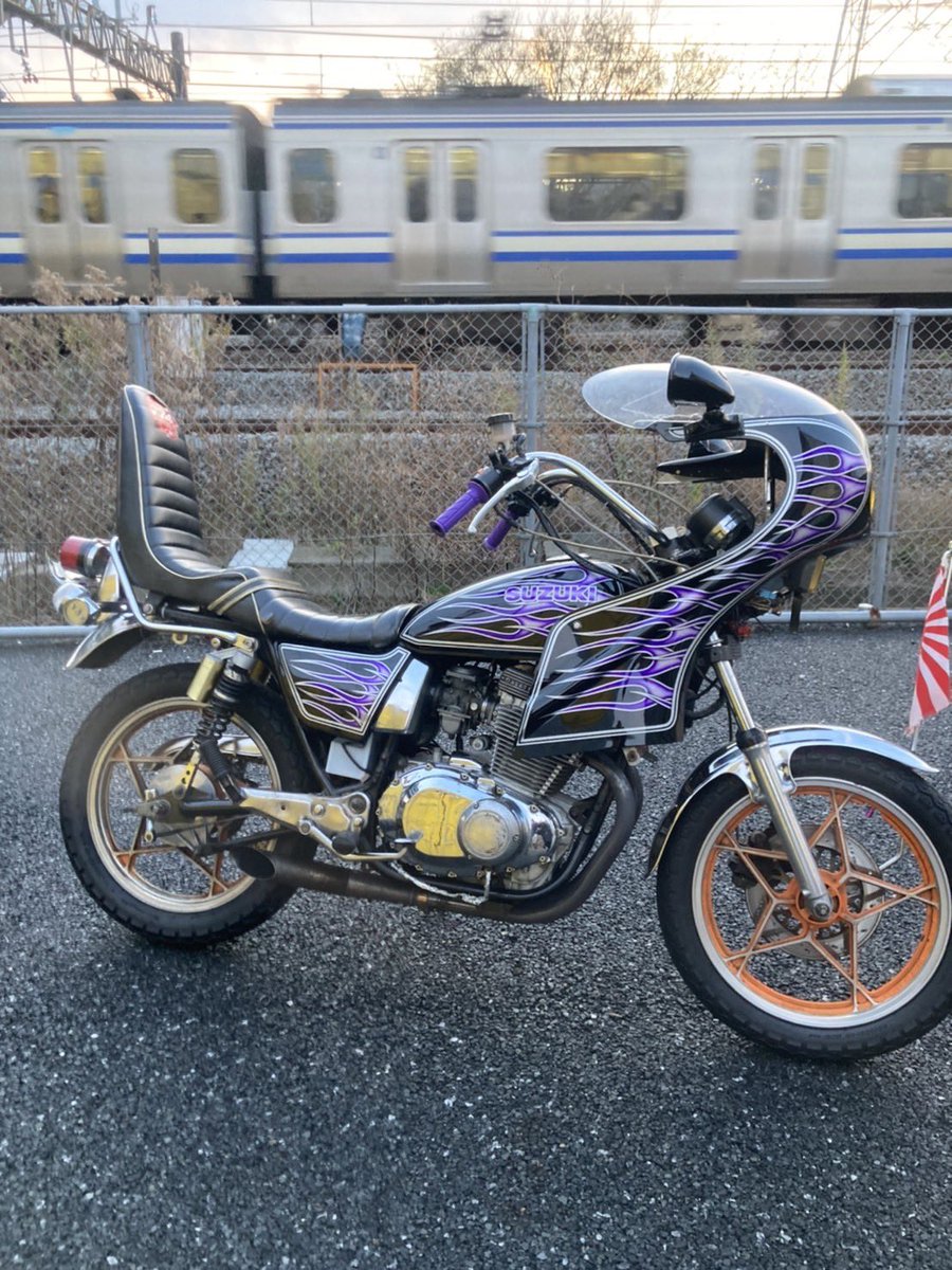 Hawk23150's tweet photo. チームメンバーの単車がここ2週間くらいで入口サンダーで切られて中は消化器撒かれて盗まれました！

拡散お願いします🙇‍♂️

場所は栄区飯島町でかなりわかりにくい場所なので、単車置き場の情報流したのは知り合いの可能性大です。

見つけたら自分に連絡ください

#拡散希望 https://t.co/53alJz0jKG