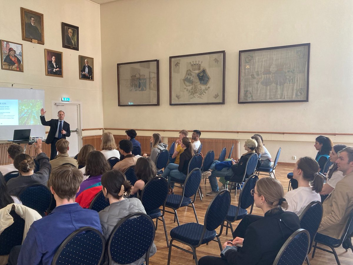 eu_ulf's tweet photo. An excellent opportunity to meet brilliant students with clever questions about how to pursue an international career in sunny #Uppsala! Thank you @UU_University for your #EUcareer-day. Tip, follow @EU_Careers, in Swedish @UHR_se newsletter. #jobb #EU #jobbtips #praktik https://t.co/rZPSdTy4H0