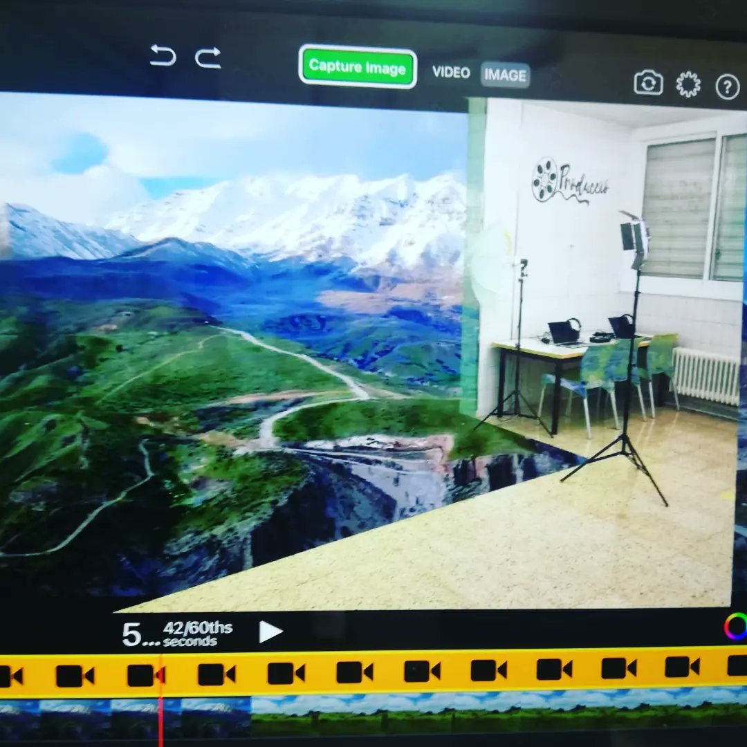Safasp1's tweet photo. SAFA STUDIOS: NOUS ESPAIS, NOVES COMPETÈNCIES. El nostre estudi de gravació inclou paret de chroma, zona producció i postproducció o sofàs per potenciar la creativitat de l’alumnat. Un nou espai que engloba diferents competències: digital, audiovisual, expressió oral i escrita... https://t.co/A4X8SMJqsu