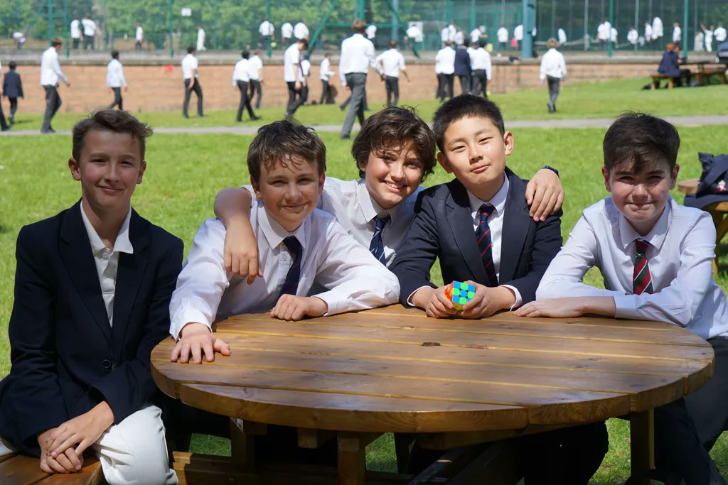 RGSGuildford's tweet photo. #RGSGuildford Happiness is... that Friday feeling! Sunshine, blue skies, time spent with friends, &amp; the weekend just around the corner #RGSTogether. https://t.co/1sYUfZ2Xyx