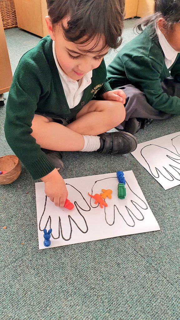 Russell_Primary's tweet photo. Our afternoon children in Nursery have been working very hard adding and comparing amounts today I'm Maths! #EYFS #essentialmaths #hertsforlearning https://t.co/XZs9xFkf78