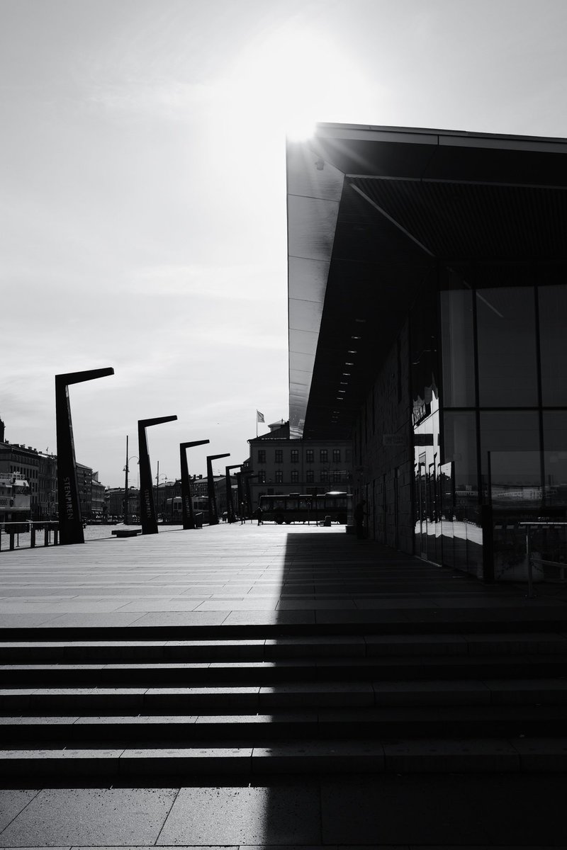 A bit of street and contrast and lines
#fujifilm #fujix100v #fujilove #fujifilmx