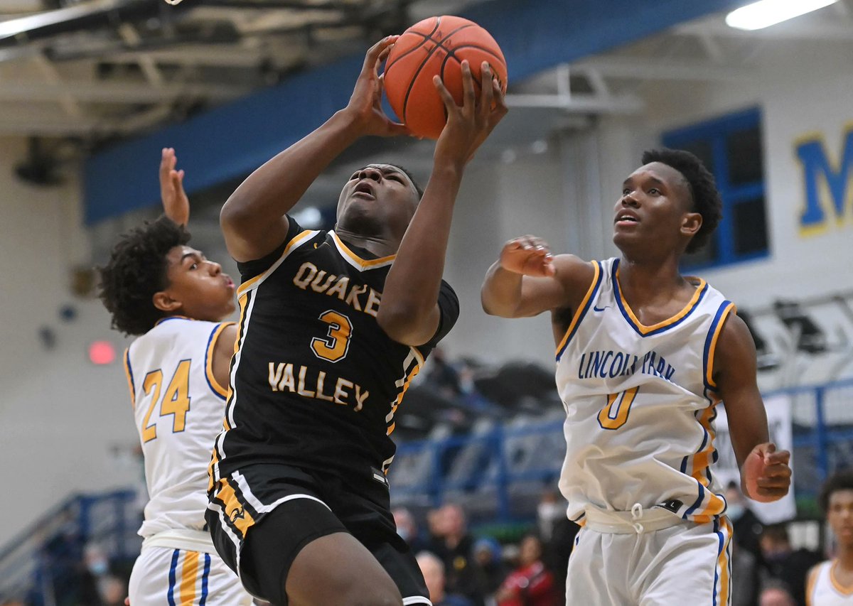 pupadhyaya_'s tweet photo. The 2021-22 PA Sportswriters' All-State Boys Basketball Team for Class 4A was announced at midnight. 

Four players from the Beaver Valley — two from Quaker Valley and two from Lincoln Park — made the cut. https://t.co/NARxUBavTO https://t.co/LCFsQhgUB0