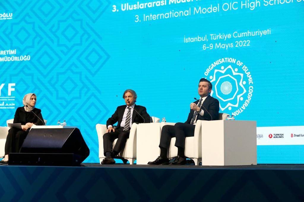 MFATurkiye's tweet photo. Deputy Minister @yavuzselimkiran participated in the "3rd International Model OIC High Schools Summit" organized by @ICYF_Official and Beyoğlu Education and Culture Foundation with the theme of "Building Global Peace for a Fairer World". https://t.co/BkqQMlSigz