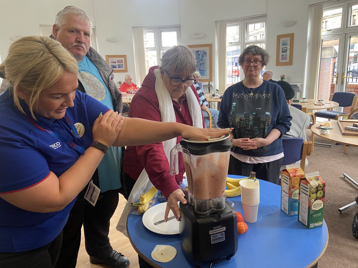 Today I partnered up with Donna at <a href="/QueensCrossHA/">Queens Cross Housing</a> to start a new group Brunch &amp; Blether😊This weeks activity was smoothie making which was enjoyed by everyone who attended today👏🏻🍌🍊🍓🫐
#partnershipworking