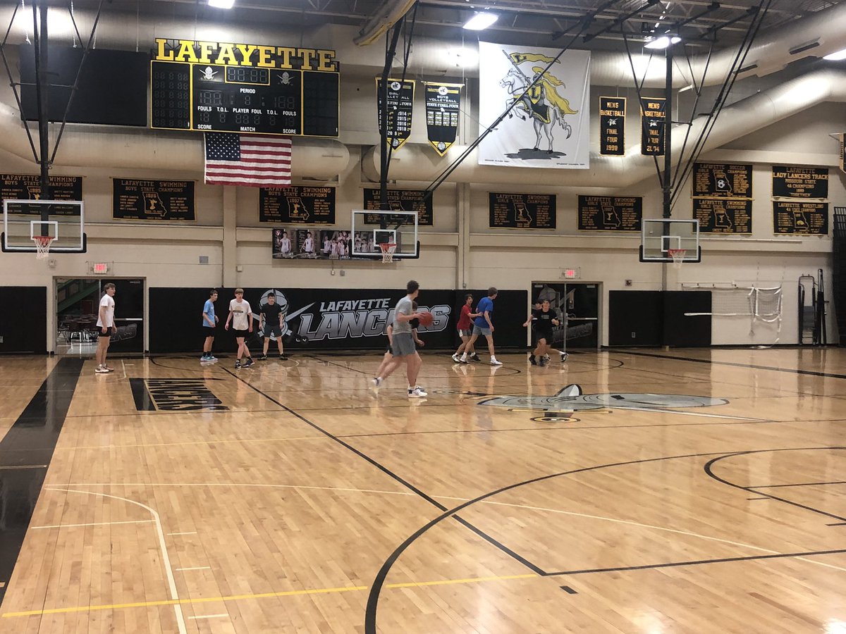 Great way to end the week! Friday morning runs with donuts to cap it off!! Thanks <a href="/TonysDonuts/">Tony's Donuts & Cafe</a> for the post game grub!
