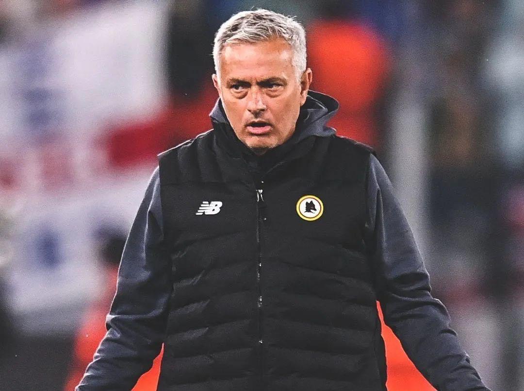 PurelyFootball's tweet photo. Mourinho took Roma to a first European final in 31 yrs. 
Won Chelsea's first league title in 50 yrs 
Won Inter their first Champions League in 45 yrs.
Won Madrid a Copa Del Rey after 22 yrs

There's NO trophy Pep has won that the club haven't won 3 years before or after him. https://t.co/IRKQh7ItGL