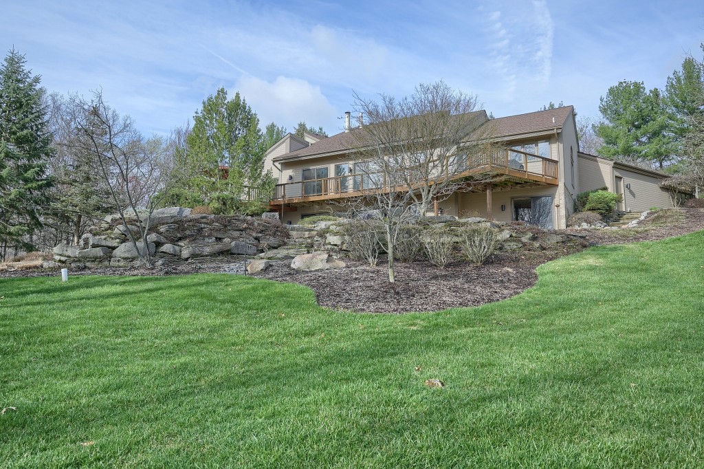 Dream home: Oakland Twp. contemporary home with 5 acres is in tune with nature bit.ly/3KK0AMI