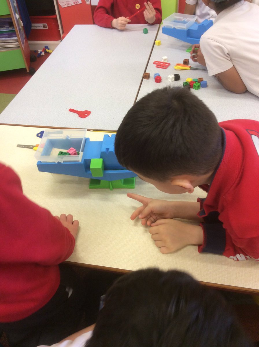 MissChander's tweet photo. Lots of fun fun fun measuring weight using cubes this afternoon! @UplandsManor https://t.co/hIp77ron8R