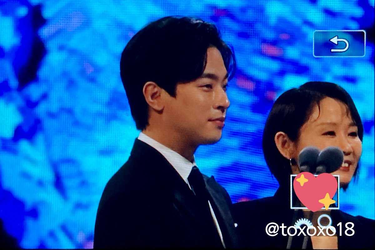 toxoxo18's tweet photo. 220506 백상 예술대상 프리뷰

#박정민 https://t.co/DnIaQBfZX2
