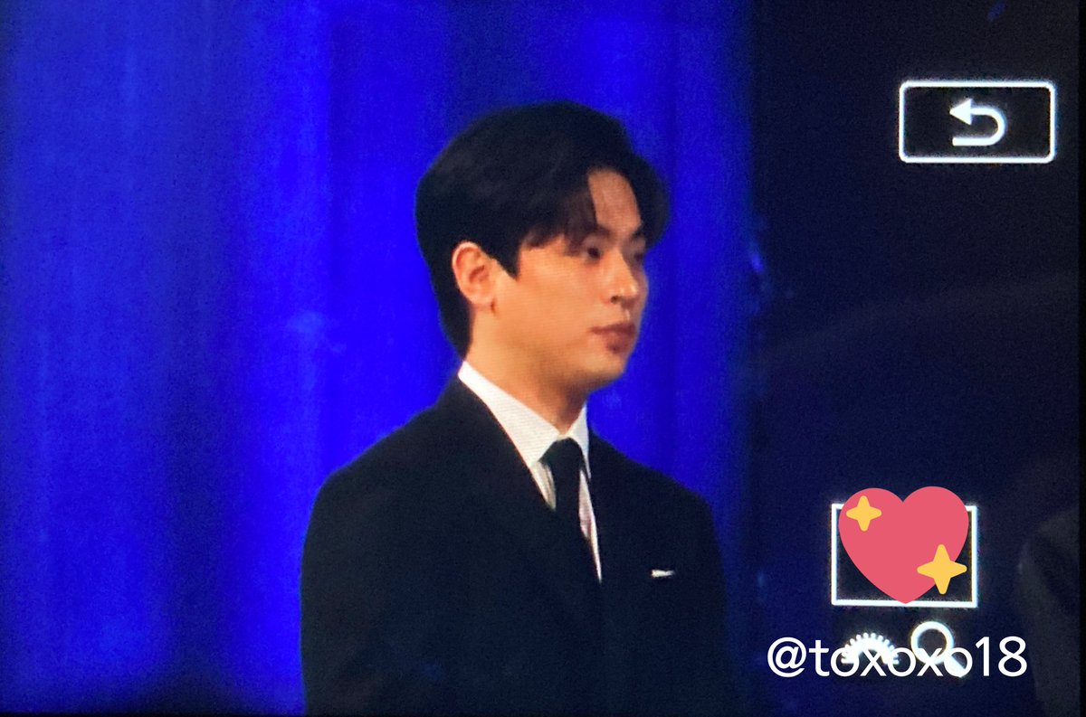 toxoxo18's tweet photo. 220506 백상 예술대상 프리뷰

#박정민 https://t.co/DnIaQBfZX2