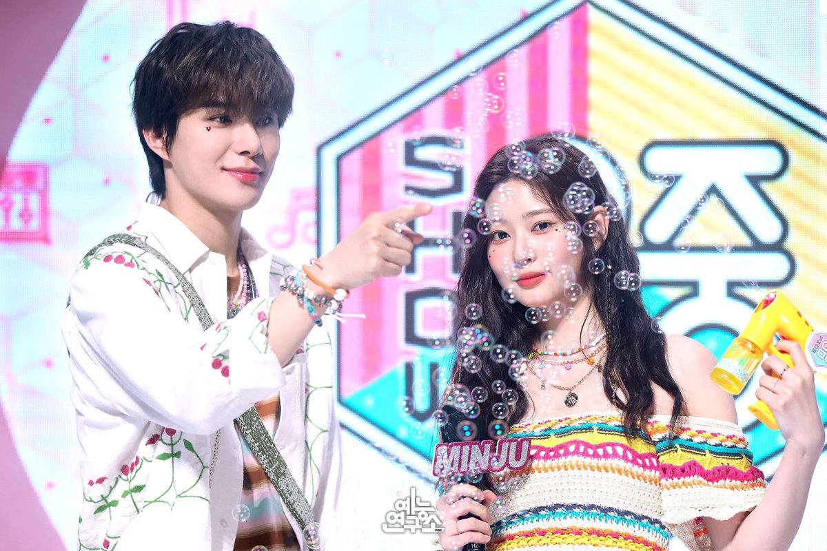 GierberaC's tweet photo. with mc jungwoo at music core💟💟 https://t.co/sJ2HbRNghy