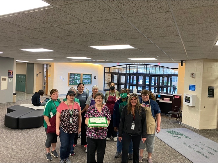 MinutemenCHS's tweet photo. Happy Lunch Hero and Nurse Hero Day to all of our hard working Food Service staff and Nurse. Thanks too to Nurse Fisher who wasn’t able to be here today. We appreciate all of you! #concordpride #WeAreConcord https://t.co/19n6UoCeND