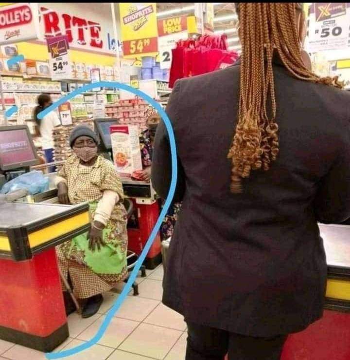 Shoprite cashier, patiently waiting for next customer

Eastern Cape #Bathu Xhosa #WillSmith Ella Mai