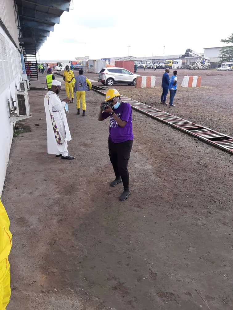 salmaamadore's tweet photo. Join @WFP_Cameroon as Journalist now I'm #logistician, #waybills replaces #articles,foodstuffs IS breaking News. In rain🌧️ or under the sun the same mission of #ChangingLives & #SavingLives of #beneficiaries through images and rise donors #visibility that's
#myWFPstarterpack https://t.co/JxLneZBrPV