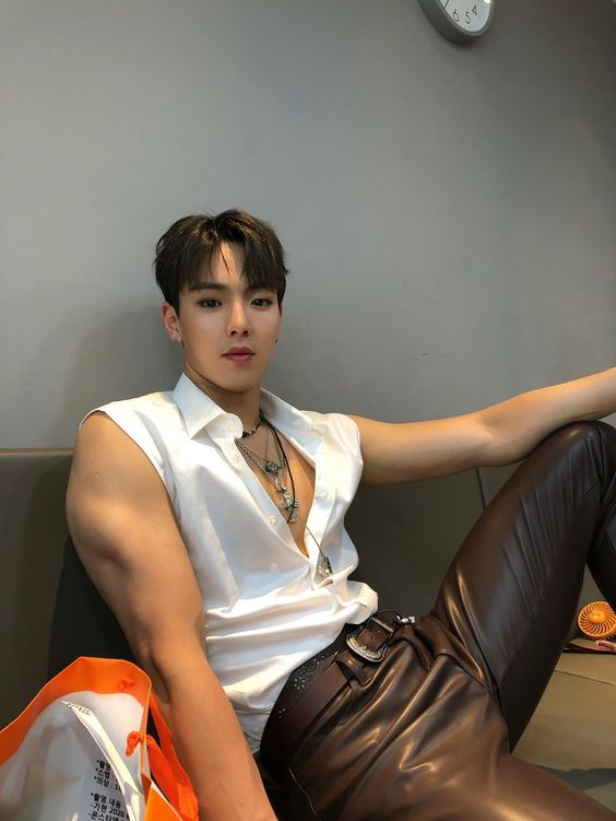 shownucb's tweet image. 350 dias
#SHOWNU @OfficialMonstaX